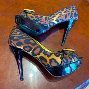 GUESS leopard print pumps sexy and elegant heels